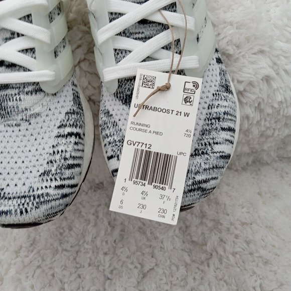 Adidas Running Shoes Womens 6 UltraBoost 21 Oreo White Black Sneakers GV7712 - Picture 3 of 9